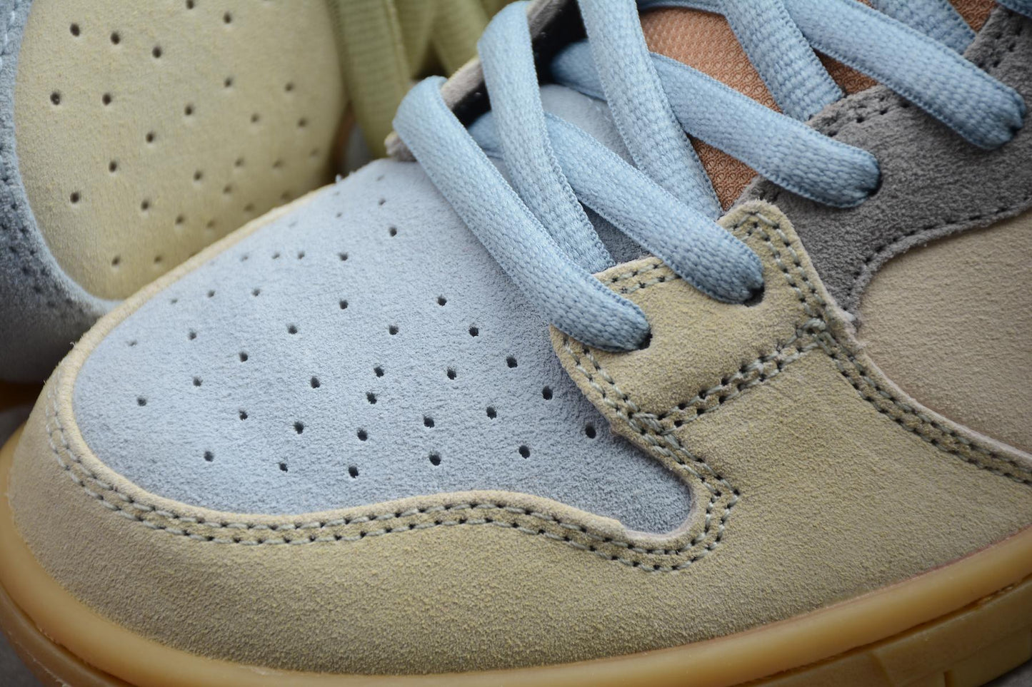 Nike SB Dunk High CN8345-001 - DryPom