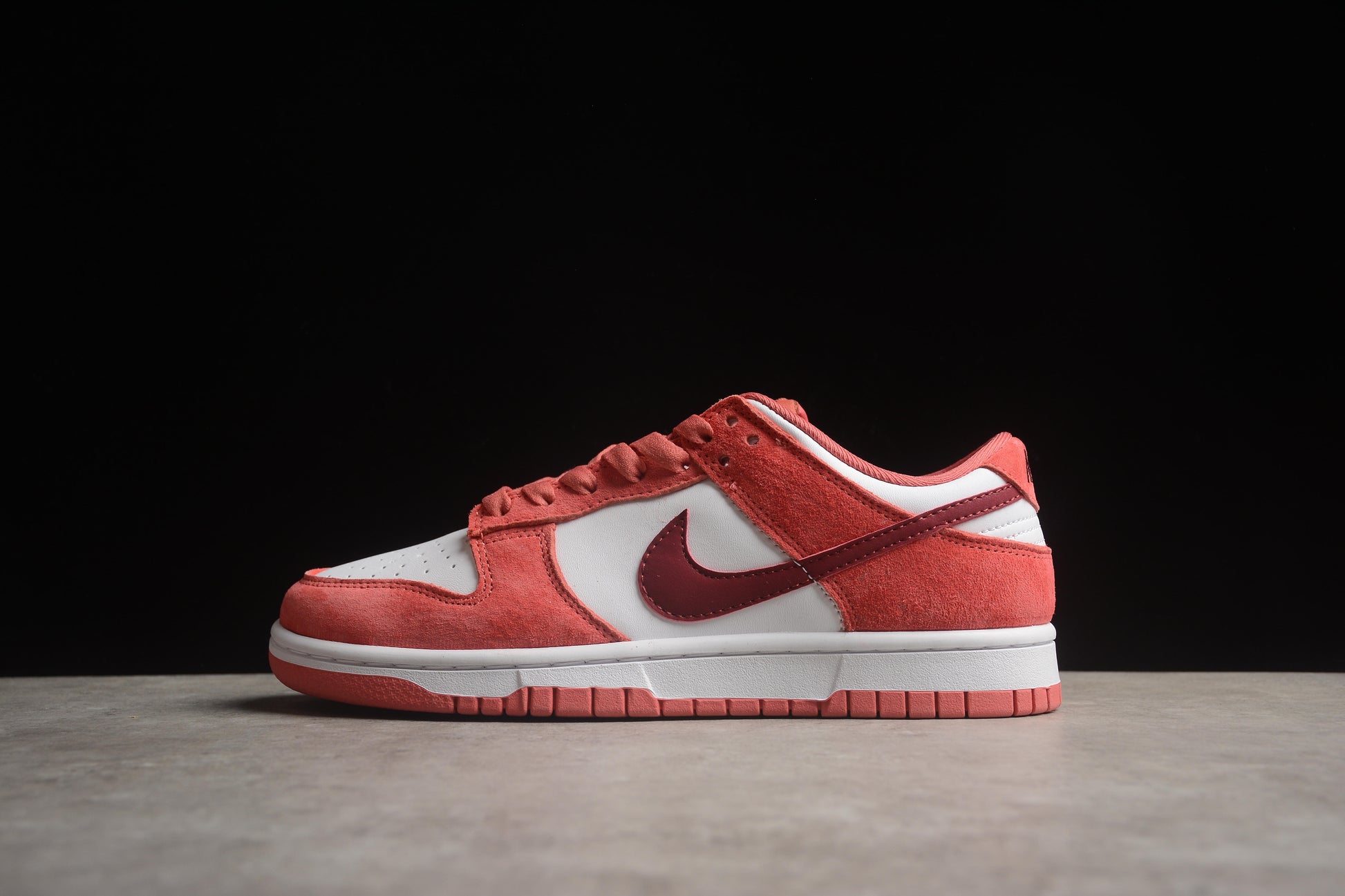 Nike SB Dunk Low FQ7056-100 - DryPom