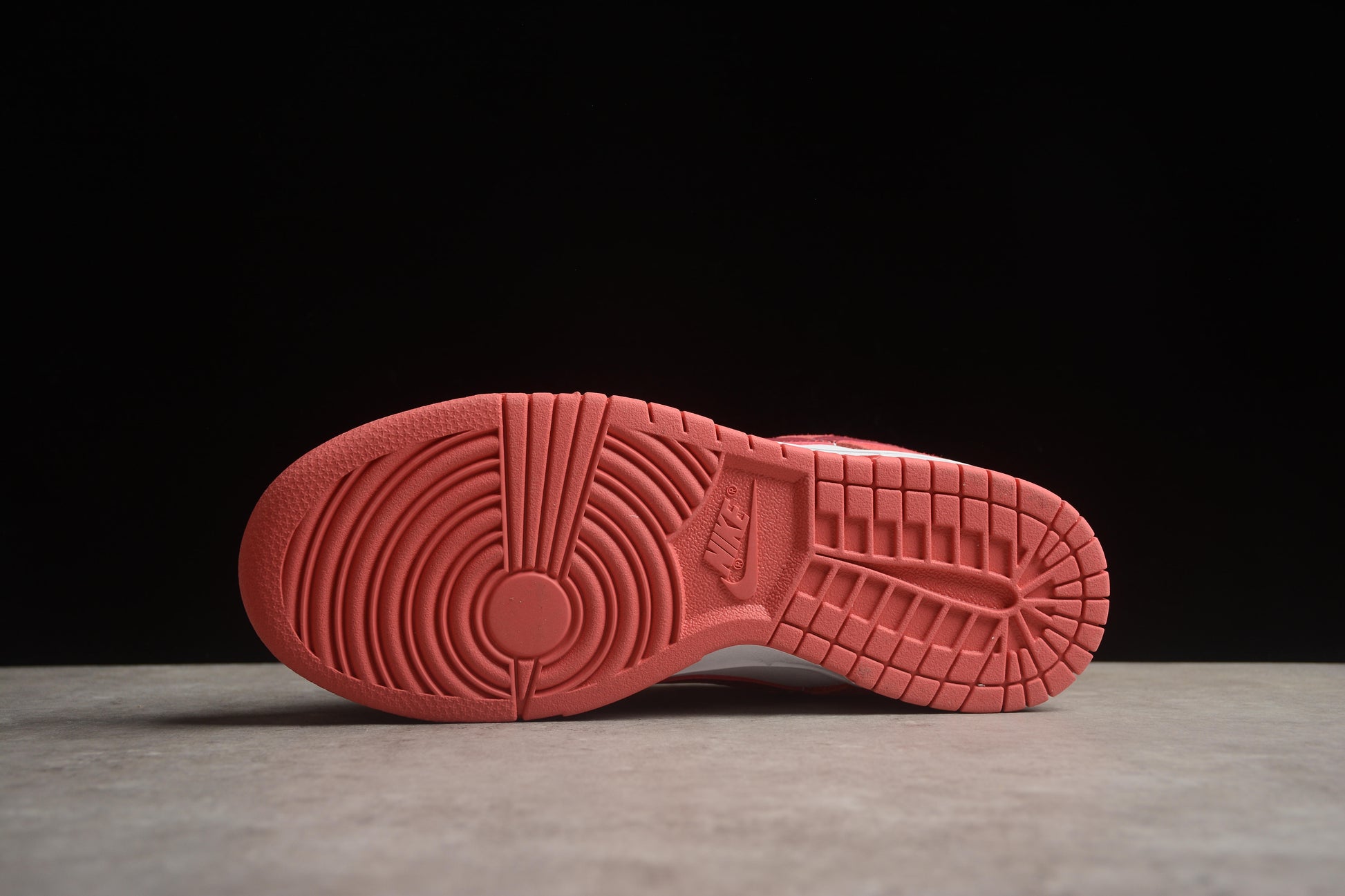 Nike SB Dunk Low FQ7056-100 - DryPom