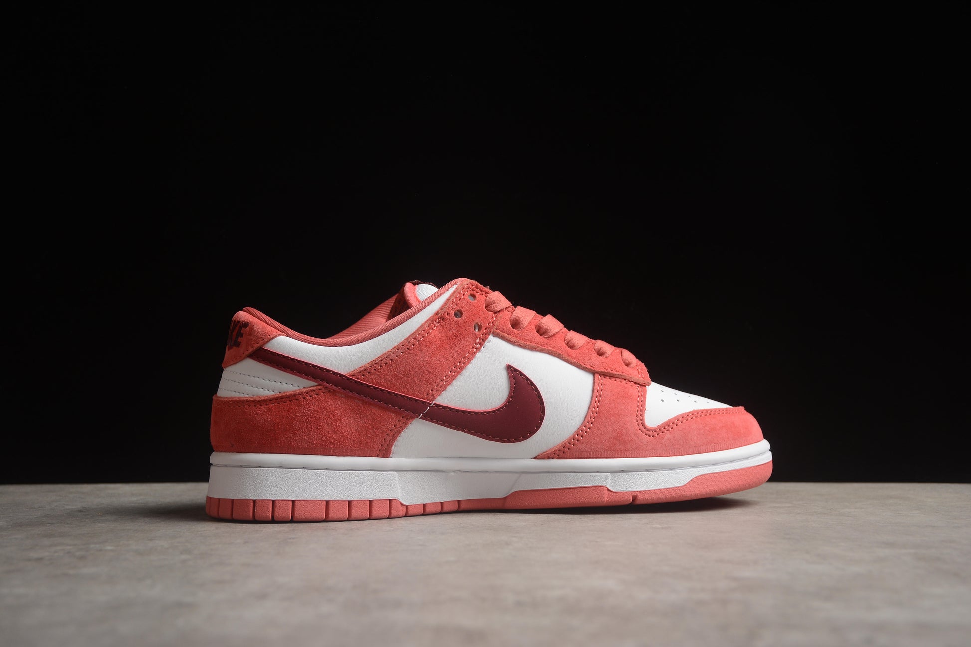 Nike SB Dunk Low FQ7056-100 - DryPom